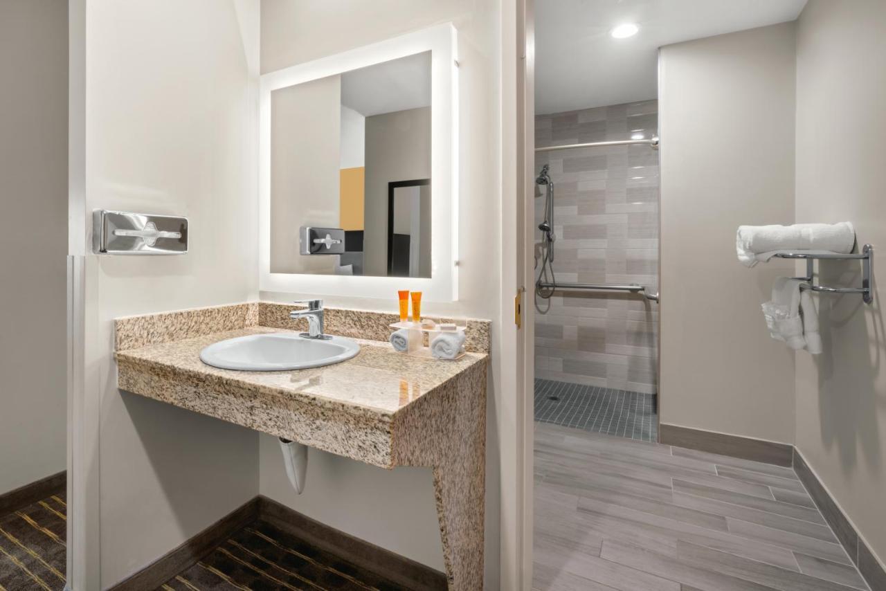 Hotel Aura Sfo Airport Free Shuttle San Bruno Bagian luar foto