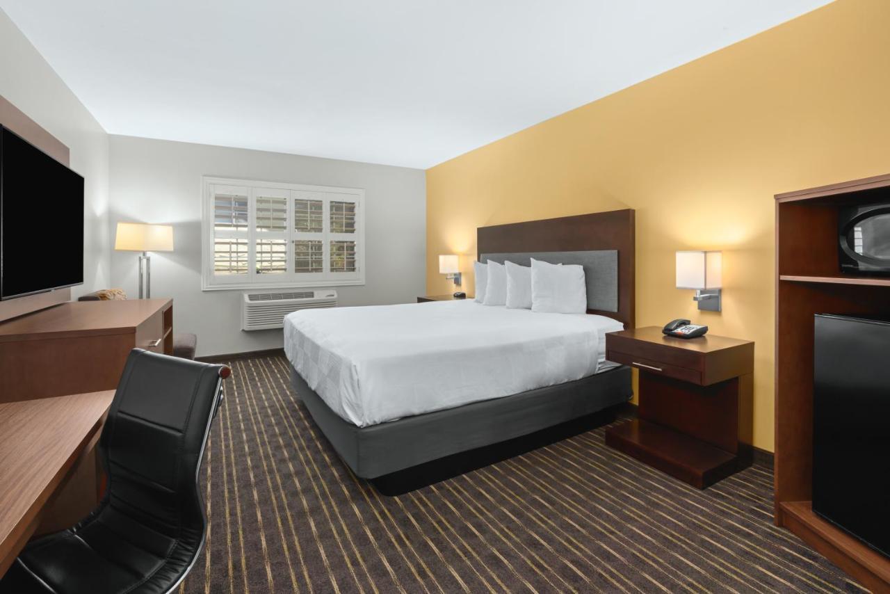 Hotel Aura Sfo Airport Free Shuttle San Bruno Bagian luar foto
