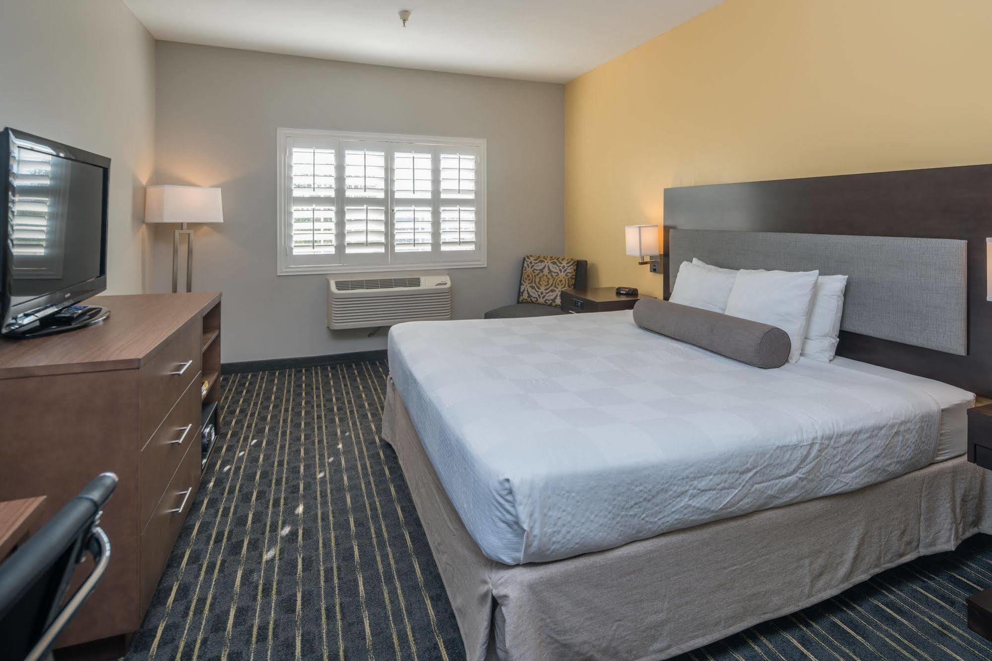 Hotel Aura Sfo Airport Free Shuttle San Bruno Bagian luar foto